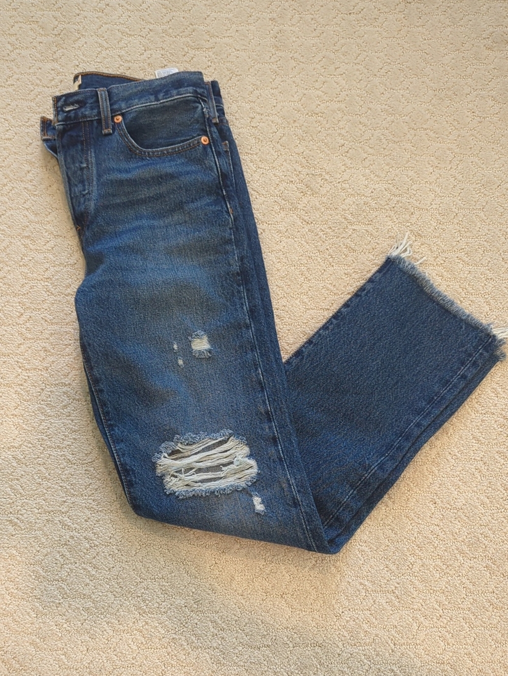 Levis Wedgie Straight Size 26            Dark Blue Distressed Straight-Leg Jeans